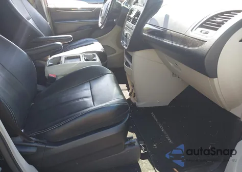 2015 Chrysler Town & Country Touring z USA, uszkodzony, nr VIN 2C4RC1BG2FR538843